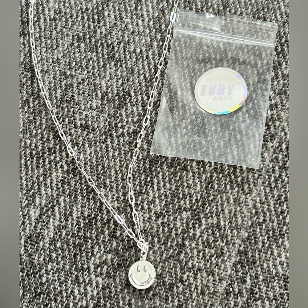 EVRY JEWELS SMILE NECKLACE NWT
